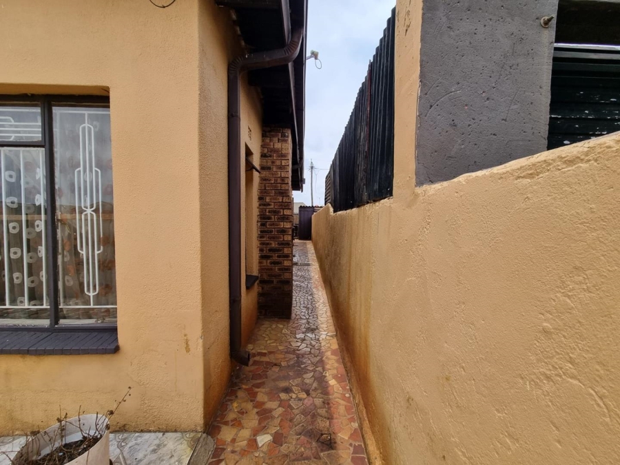 3 Bedroom Property for Sale in Mapetla Gauteng