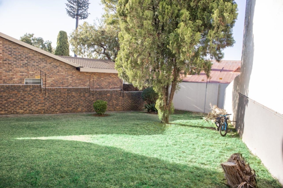 2 Bedroom Property for Sale in Constantia Kloof Gauteng