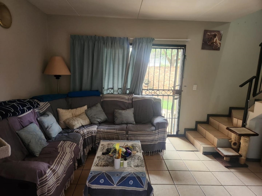 2 Bedroom Property for Sale in Die Hoewes Gauteng