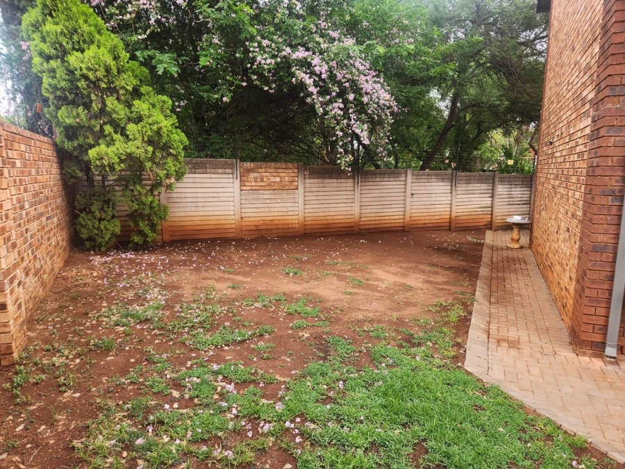 2 Bedroom Property for Sale in Die Hoewes Gauteng