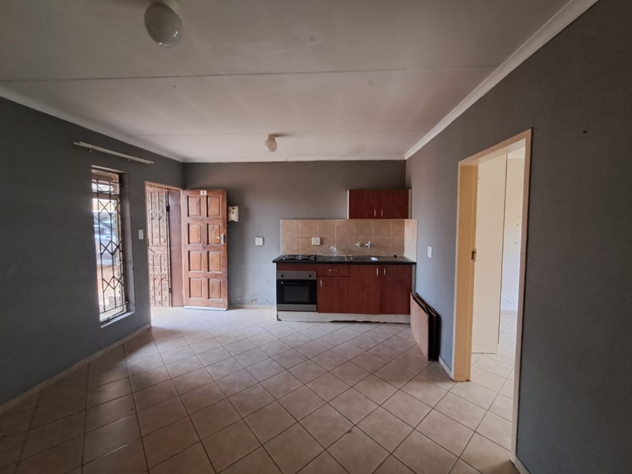 To Let 2 Bedroom Property for Rent in Olievenhoutbosch A H Gauteng