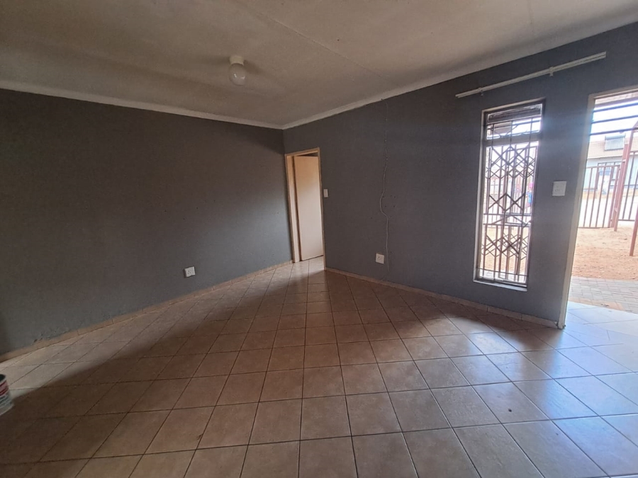 To Let 2 Bedroom Property for Rent in Olievenhoutbosch A H Gauteng