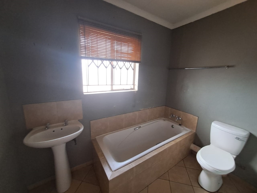 To Let 2 Bedroom Property for Rent in Olievenhoutbosch A H Gauteng