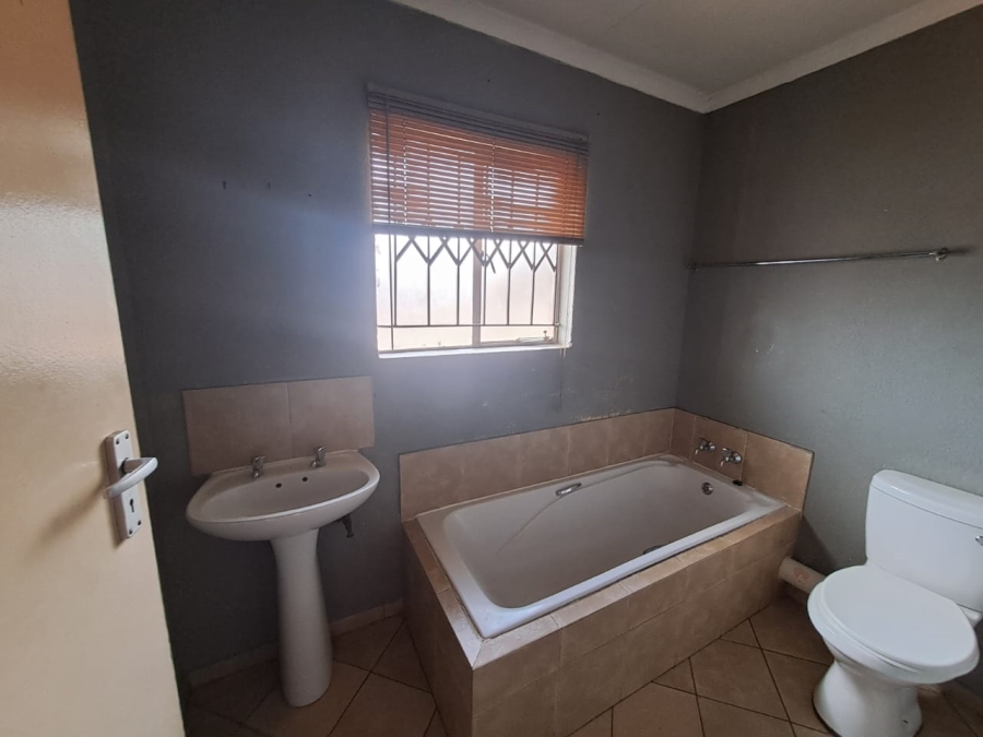 To Let 2 Bedroom Property for Rent in Olievenhoutbosch A H Gauteng