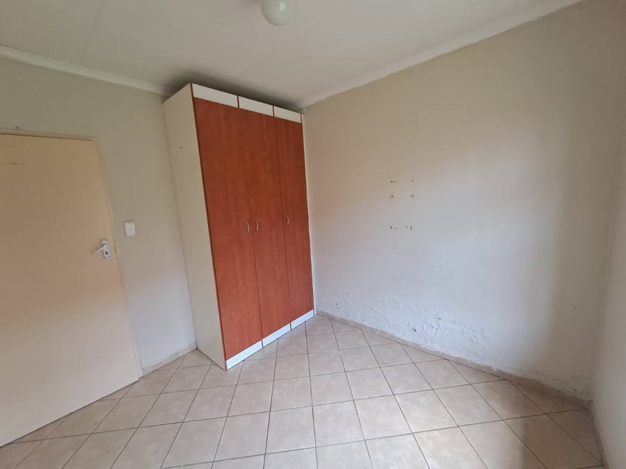 To Let 2 Bedroom Property for Rent in Olievenhoutbosch A H Gauteng