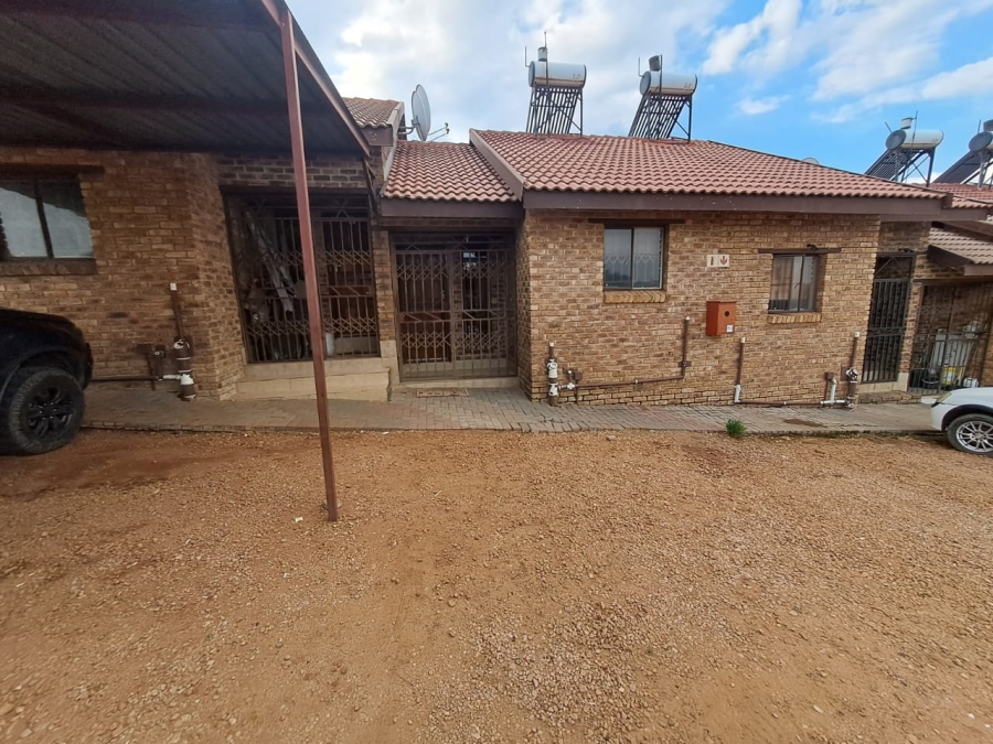 To Let 2 Bedroom Property for Rent in Olievenhoutbosch A H Gauteng