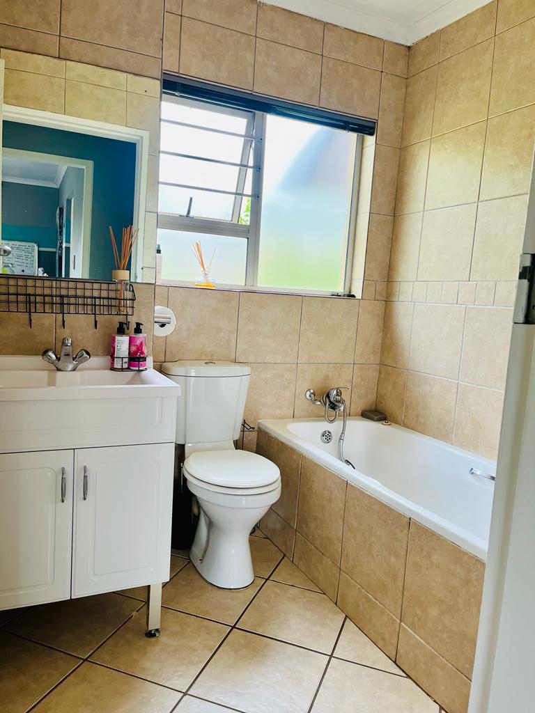 To Let 2 Bedroom Property for Rent in Silver Lakes Gauteng