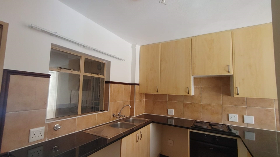 2 Bedroom Property for Sale in Die Hoewes Gauteng