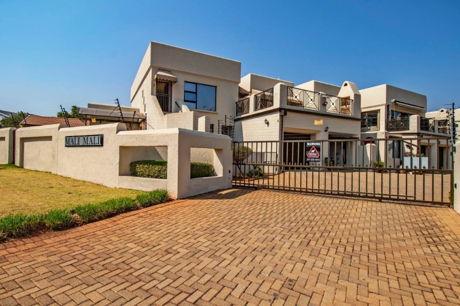 3 Bedroom Property for Sale in Kloofendal Gauteng