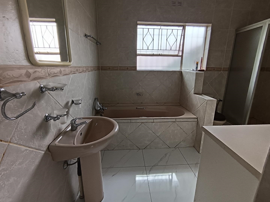 3 Bedroom Property for Sale in Brackendowns Gauteng