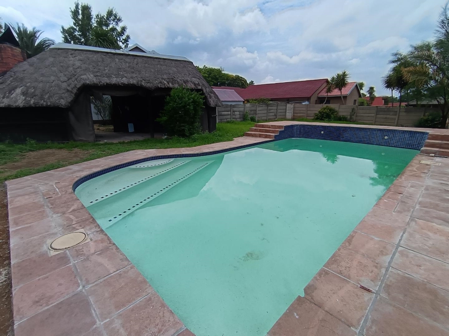 3 Bedroom Property for Sale in Brackendowns Gauteng