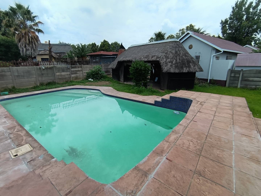 3 Bedroom Property for Sale in Brackendowns Gauteng