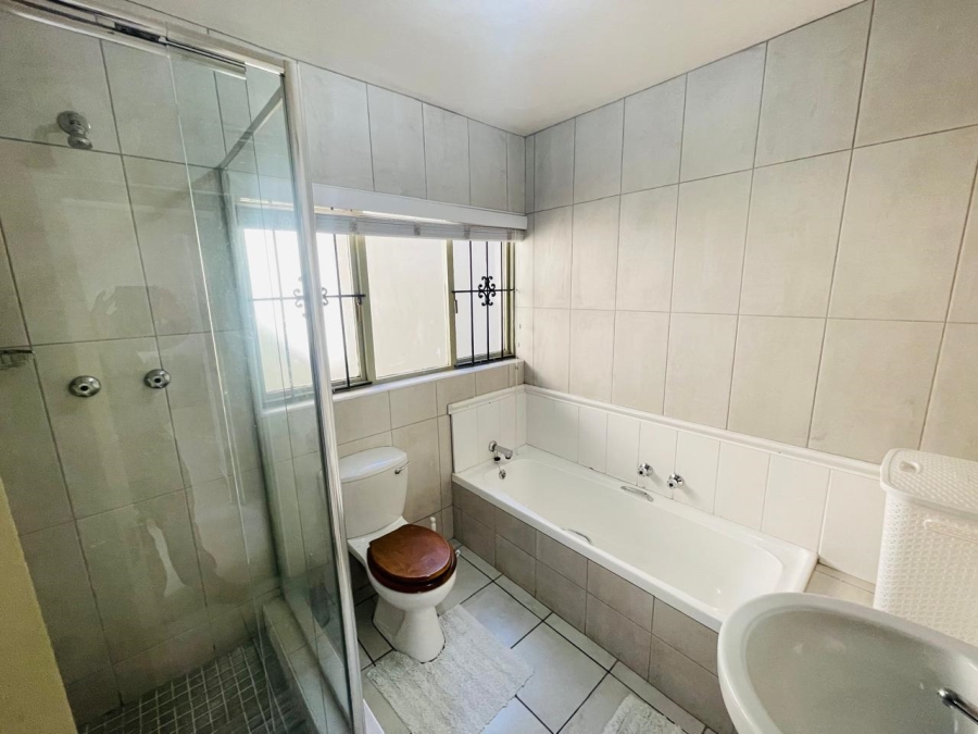 To Let 3 Bedroom Property for Rent in River Club Gauteng