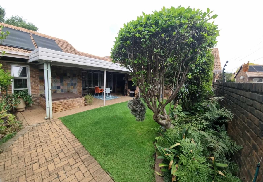 3 Bedroom Property for Sale in Birchleigh Gauteng