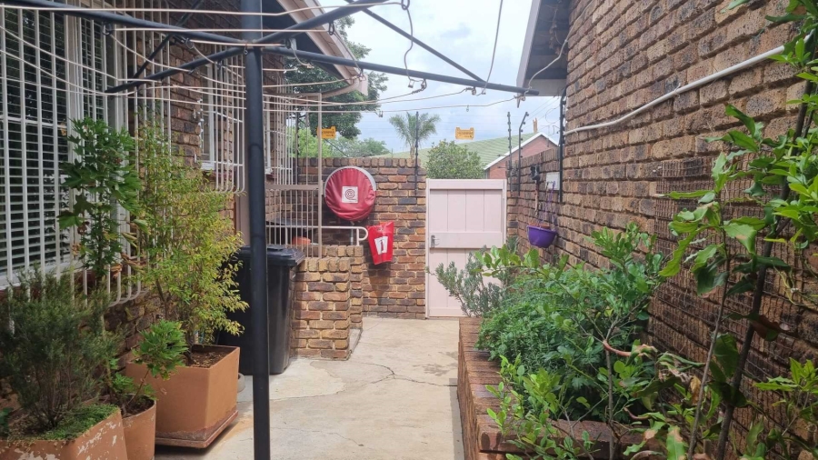 3 Bedroom Property for Sale in Birchleigh Gauteng