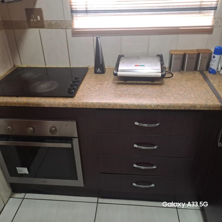 3 Bedroom Property for Sale in Clayville Gauteng