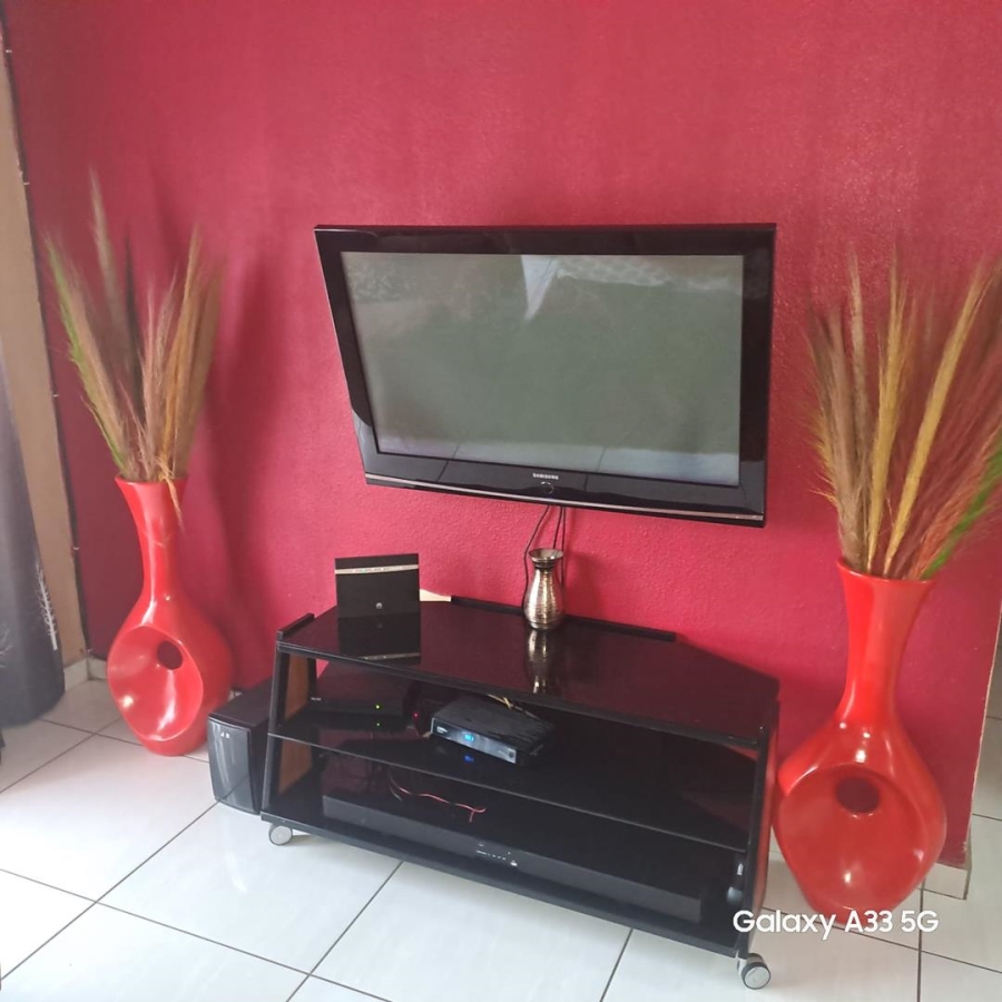 3 Bedroom Property for Sale in Clayville Gauteng