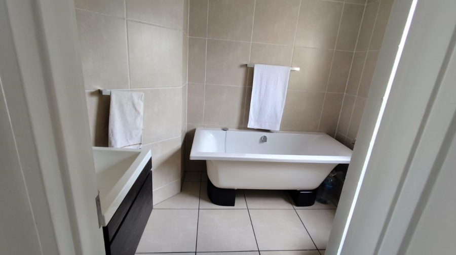 2 Bedroom Property for Sale in Greenstone Hill Gauteng