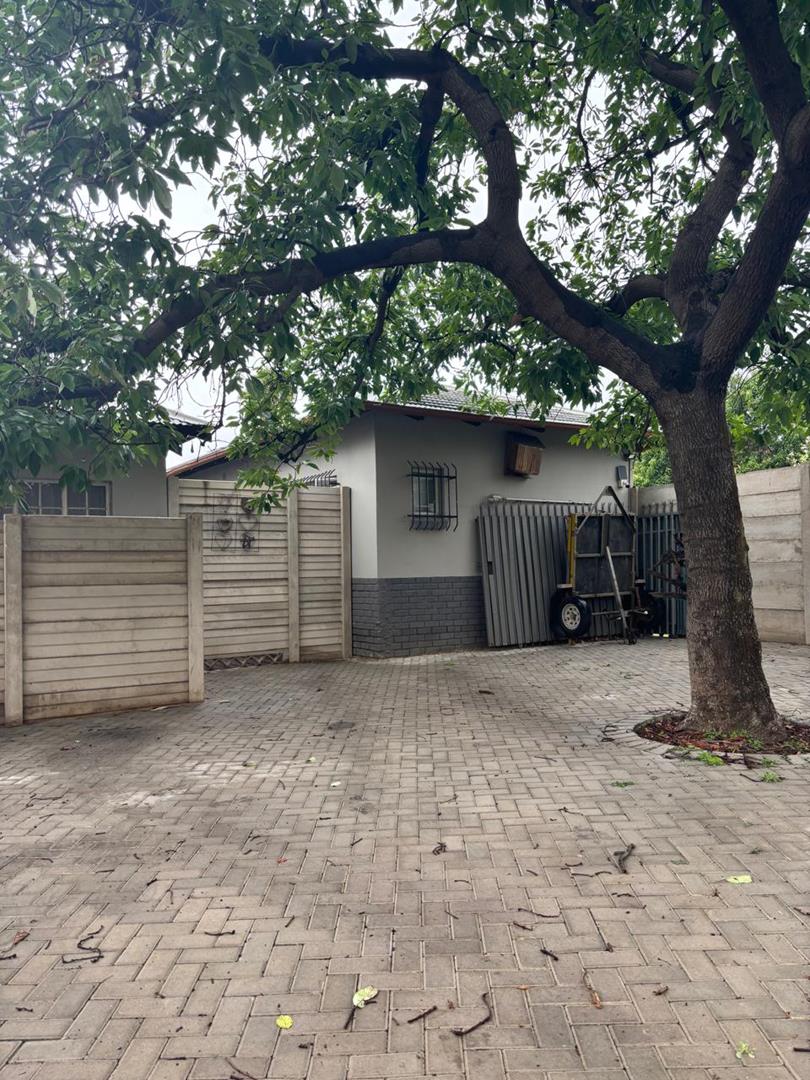 To Let 1 Bedroom Property for Rent in Capital Park Gauteng