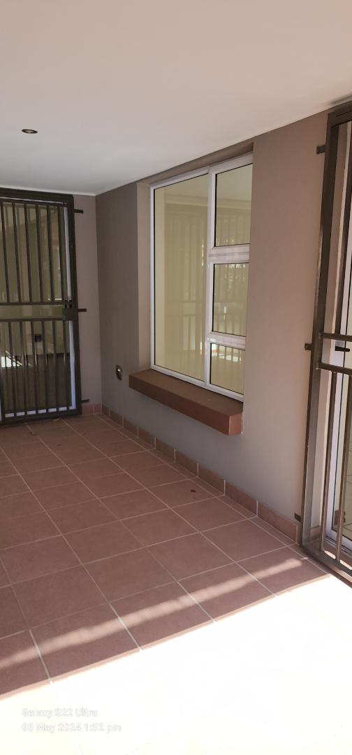 To Let 2 Bedroom Property for Rent in Saxonwold Gauteng