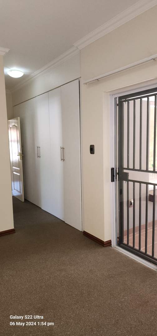 To Let 2 Bedroom Property for Rent in Saxonwold Gauteng