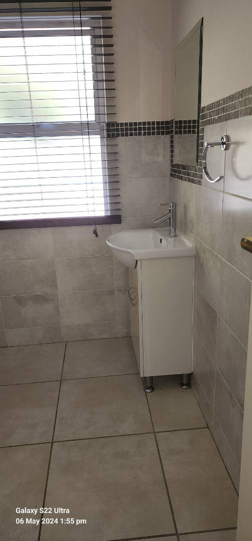 To Let 2 Bedroom Property for Rent in Saxonwold Gauteng