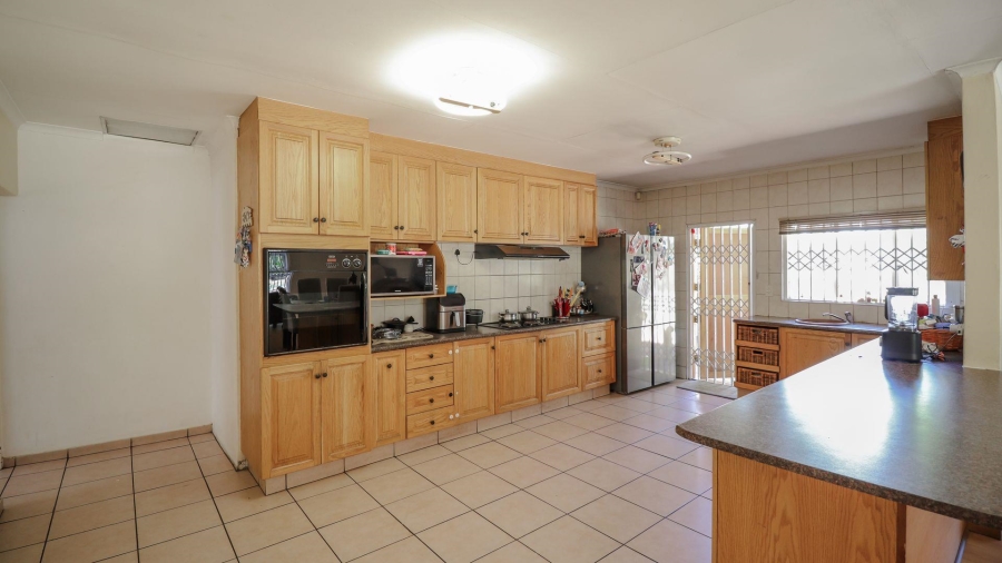 3 Bedroom Property for Sale in Bromhof Gauteng