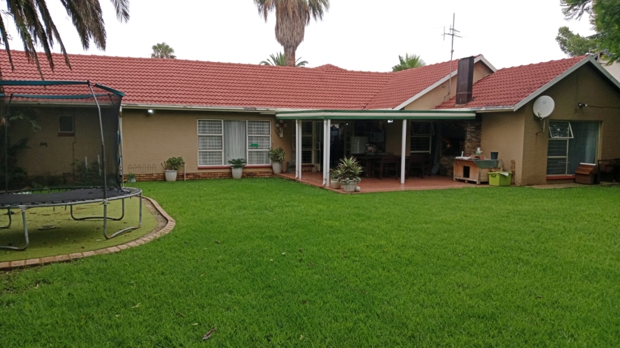 4 Bedroom Property for Sale in Van Riebeeck Park Gauteng