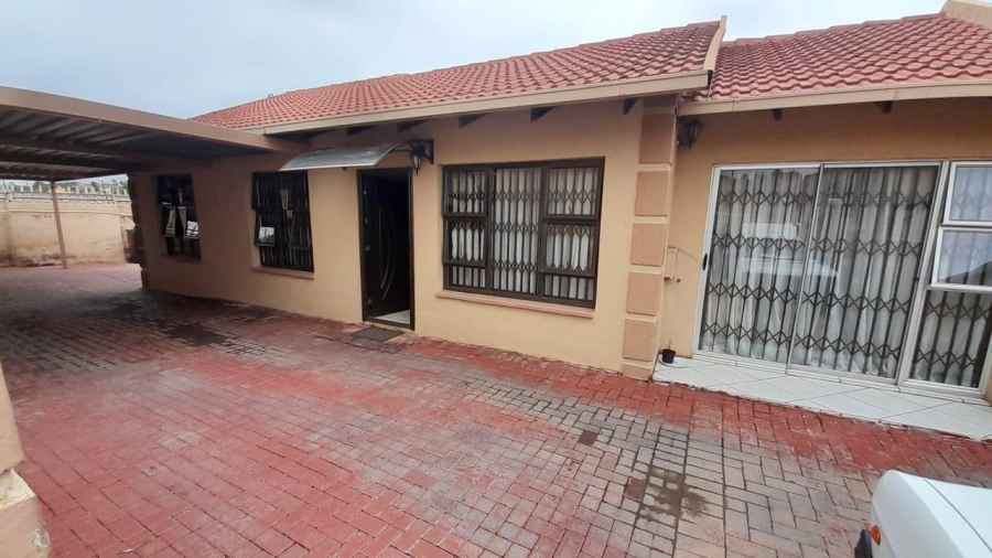 3 Bedroom Property for Sale in Birchleigh North Gauteng