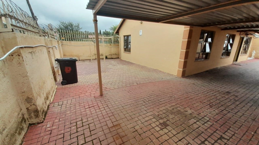 3 Bedroom Property for Sale in Birchleigh North Gauteng