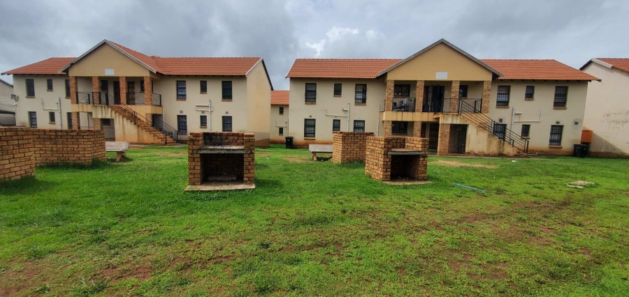 2 Bedroom Property for Sale in Groblerpark Gauteng