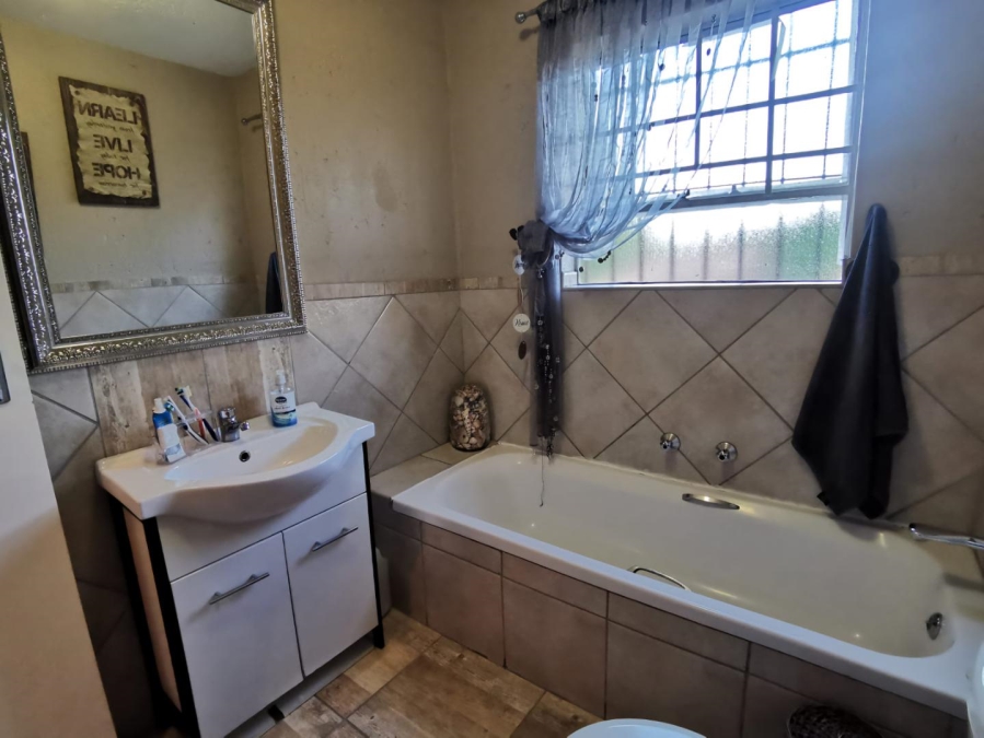 3 Bedroom Property for Sale in Wilgeheuwel Gauteng