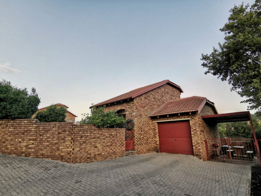 3 Bedroom Property for Sale in Wilgeheuwel Gauteng