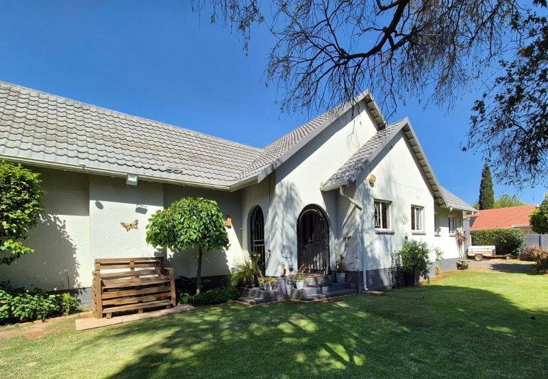 3 Bedroom Property for Sale in Farrarmere Gauteng