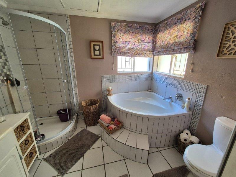 3 Bedroom Property for Sale in Farrarmere Gauteng