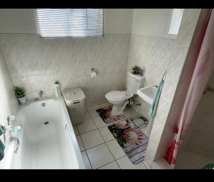 2 Bedroom Property for Sale in Vorna Valley Gauteng