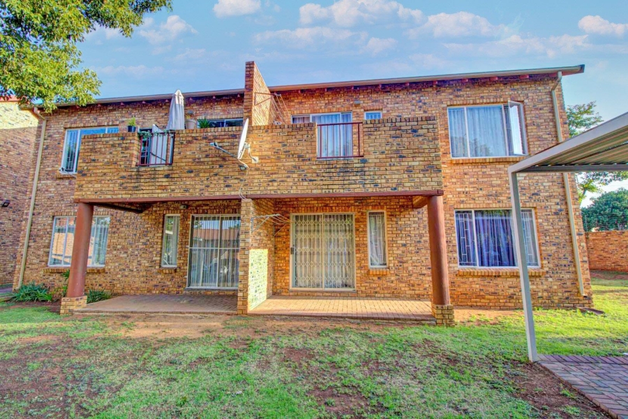 2 Bedroom Property for Sale in Wilgeheuwel Gauteng