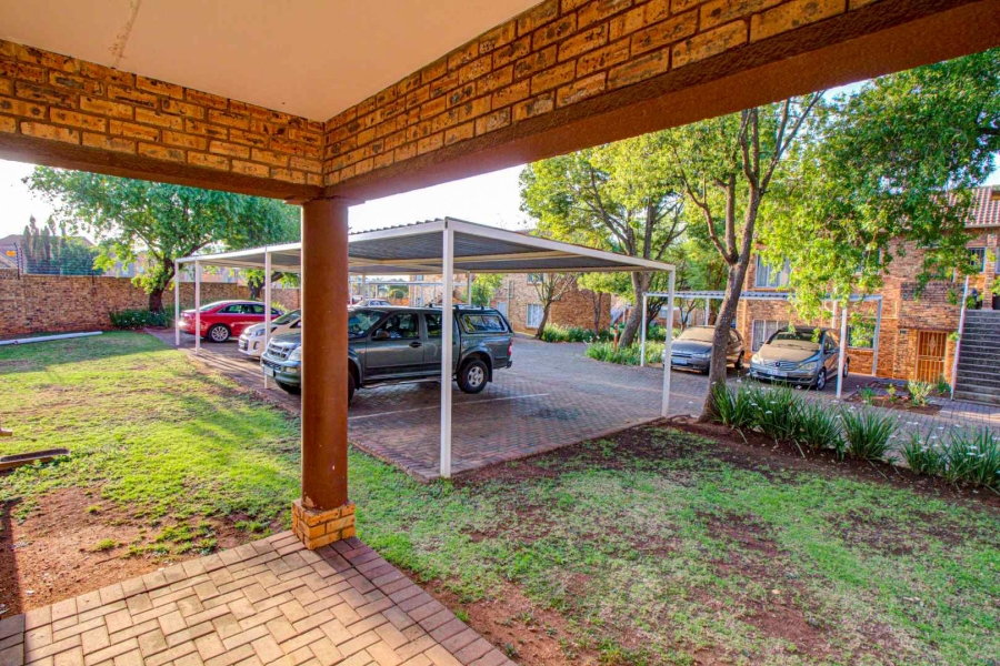 2 Bedroom Property for Sale in Wilgeheuwel Gauteng