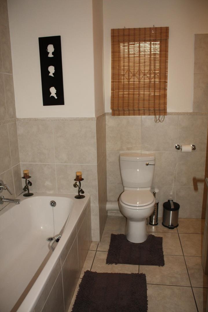 To Let 2 Bedroom Property for Rent in Sandown Gauteng