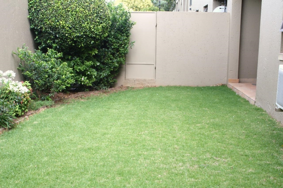 To Let 2 Bedroom Property for Rent in Sandown Gauteng