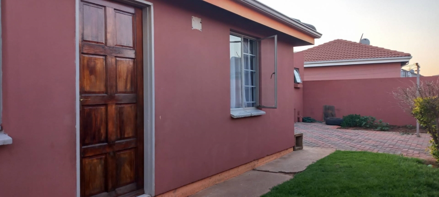 2 Bedroom Property for Sale in Crystal Park Gauteng