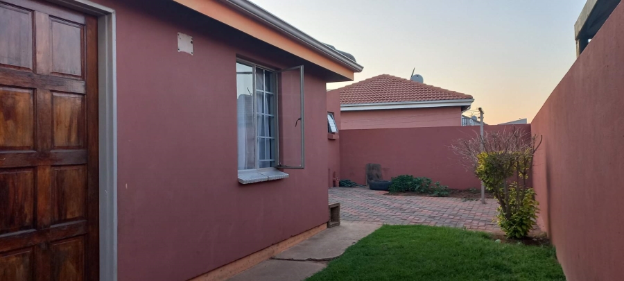 2 Bedroom Property for Sale in Crystal Park Gauteng