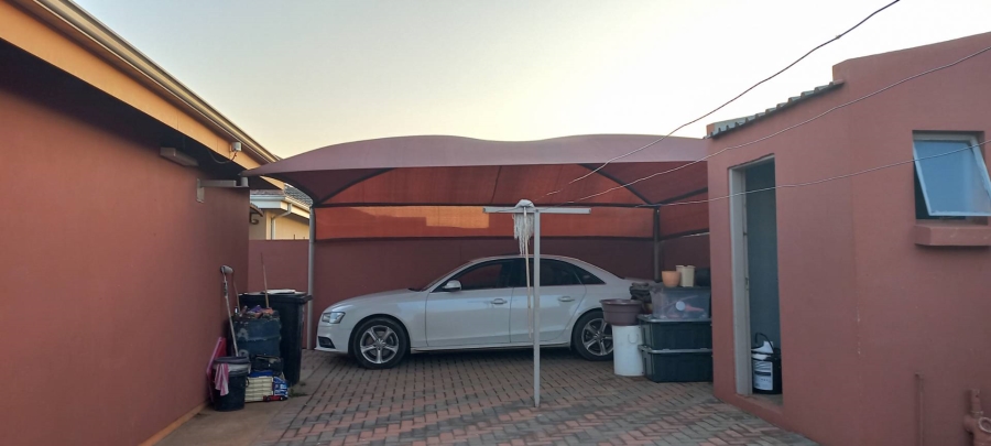 2 Bedroom Property for Sale in Crystal Park Gauteng