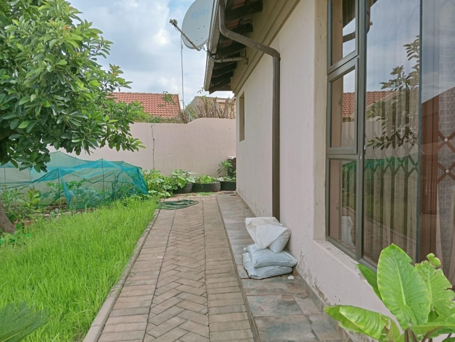 3 Bedroom Property for Sale in Commercia Gauteng