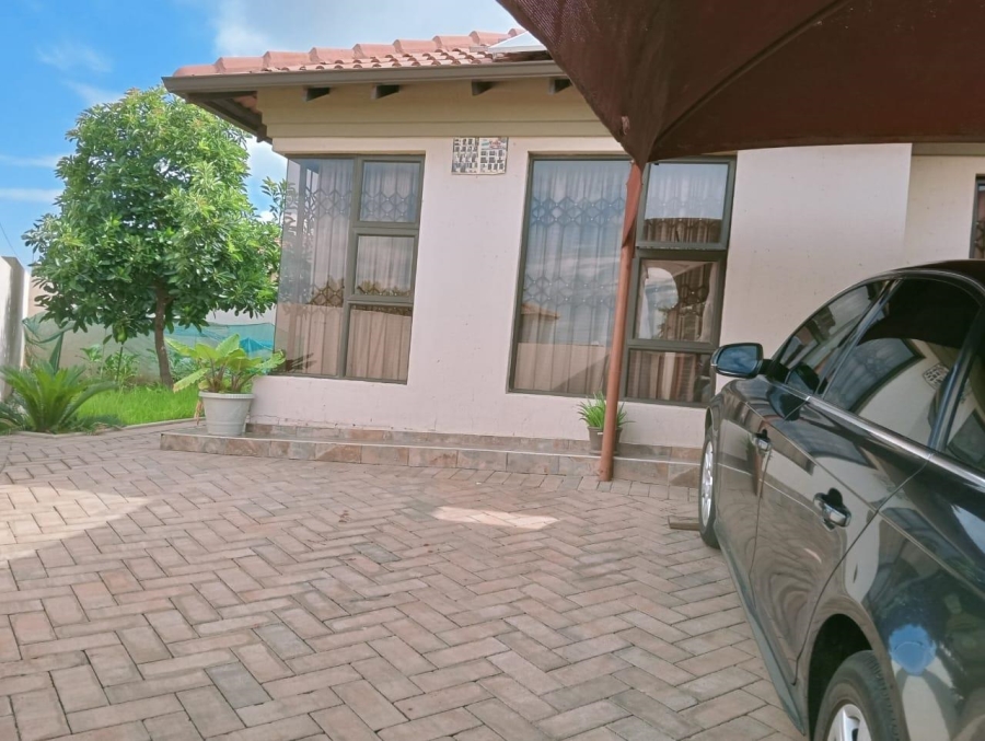 3 Bedroom Property for Sale in Commercia Gauteng