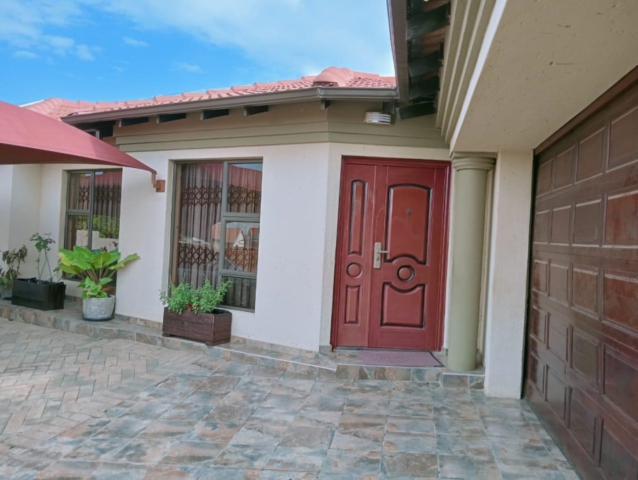 3 Bedroom Property for Sale in Commercia Gauteng