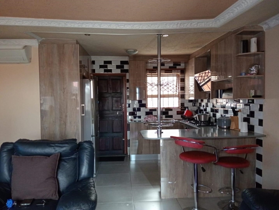 3 Bedroom Property for Sale in Commercia Gauteng