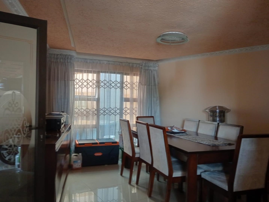 3 Bedroom Property for Sale in Commercia Gauteng