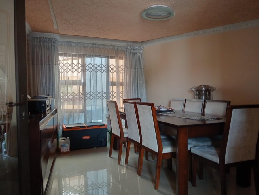 3 Bedroom Property for Sale in Commercia Gauteng