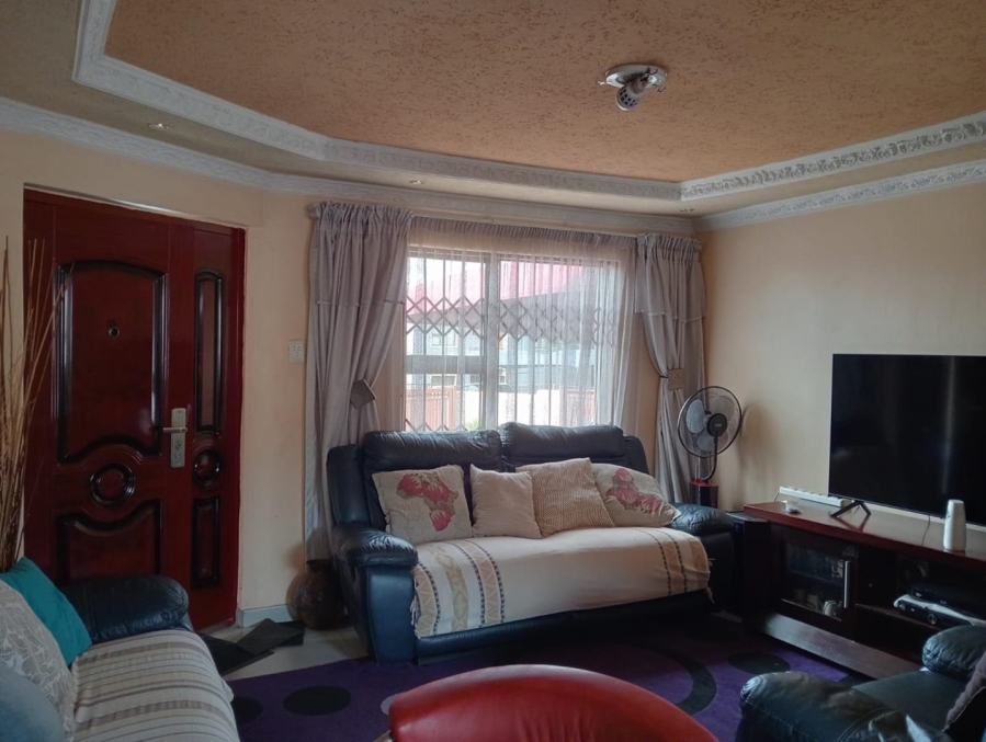 3 Bedroom Property for Sale in Commercia Gauteng